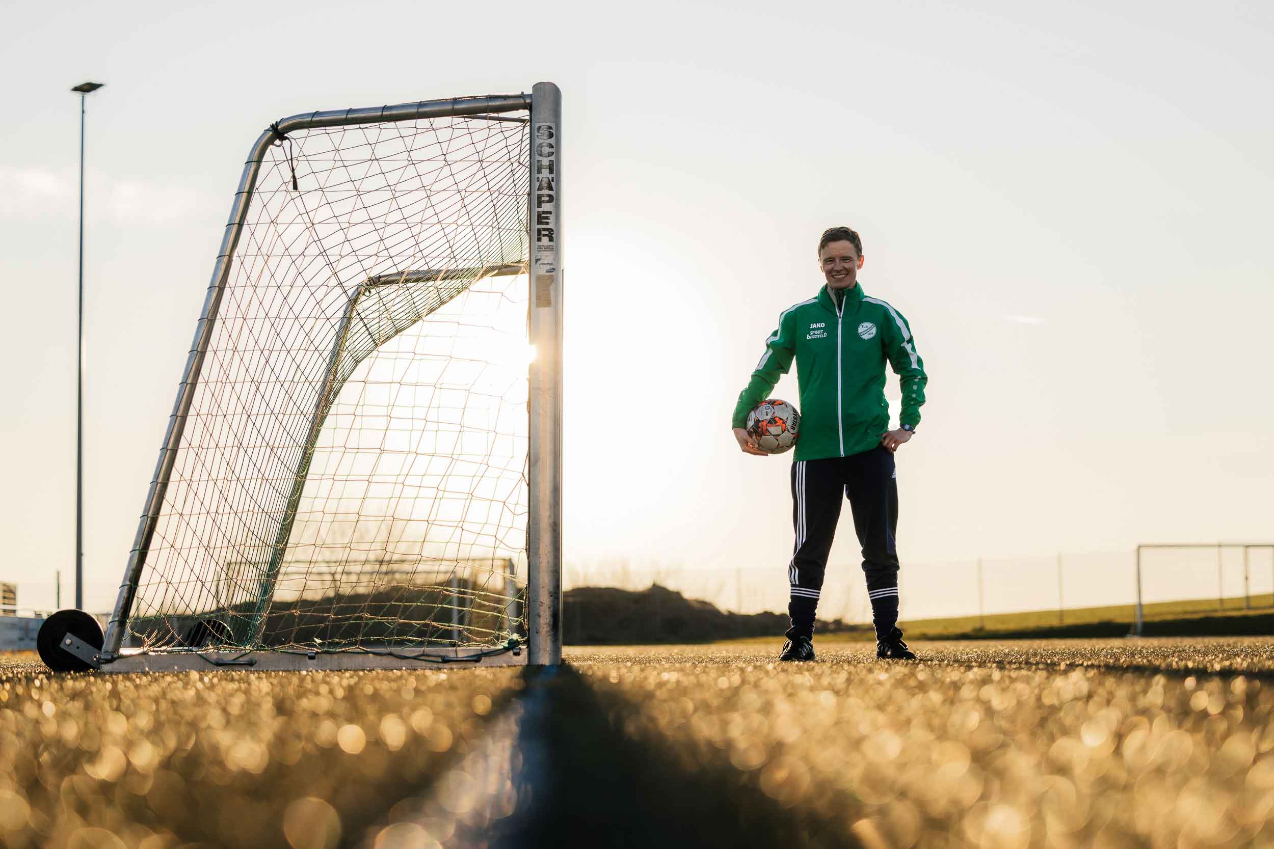 Grüne Halver gehen erstmals mit eigener Bürgermeisterkandidatin ins Rennen 2 Sina trainiert gemeinsam mit drei Co-Trainer*innen ehrenamtlich die C2-Mädchenfußballmannschaft des TuS Grünenbaums.