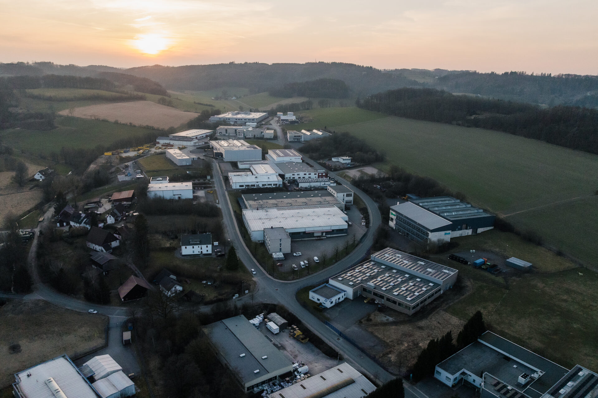  Von den PV Modulen über eine Direktleitung an Unternehmen ins benachbarte Gewerbegebiet – so funktioniert Energiewende und macht allen Spaß!