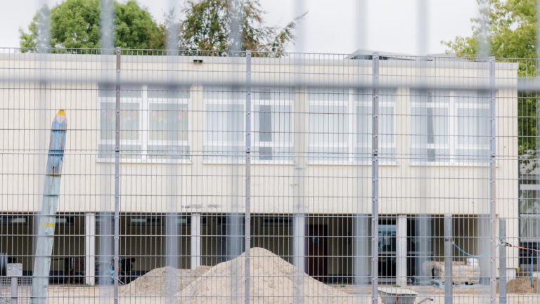 Schulhofumbau an der Regenbogenschule: Mehr Grün und Klimaresilienz für Halver